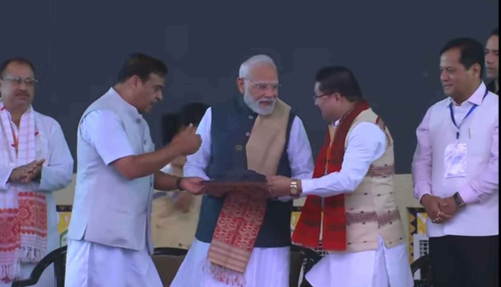 असम के दौरे में प्रधानमंत्री  नरेन्द्र मोदी ने रखी कई परियोजनाओं की आधारशिला